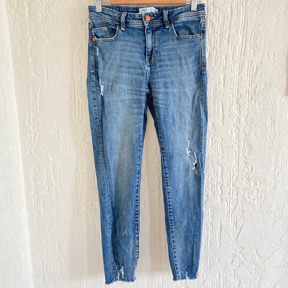 Zara Distressed Jeans Size 6